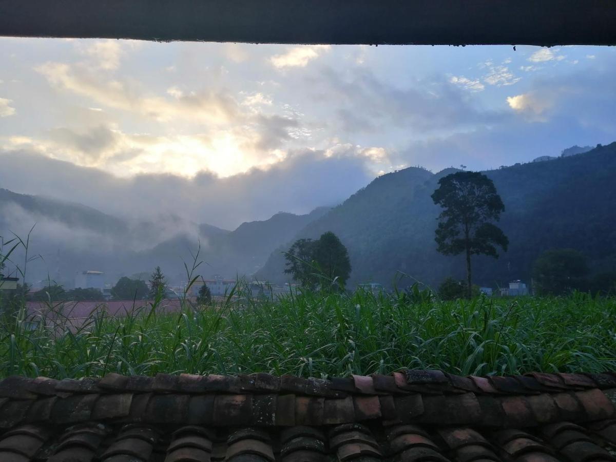 Lo Lo Homestay & Cafe Meo Vac Exterior foto